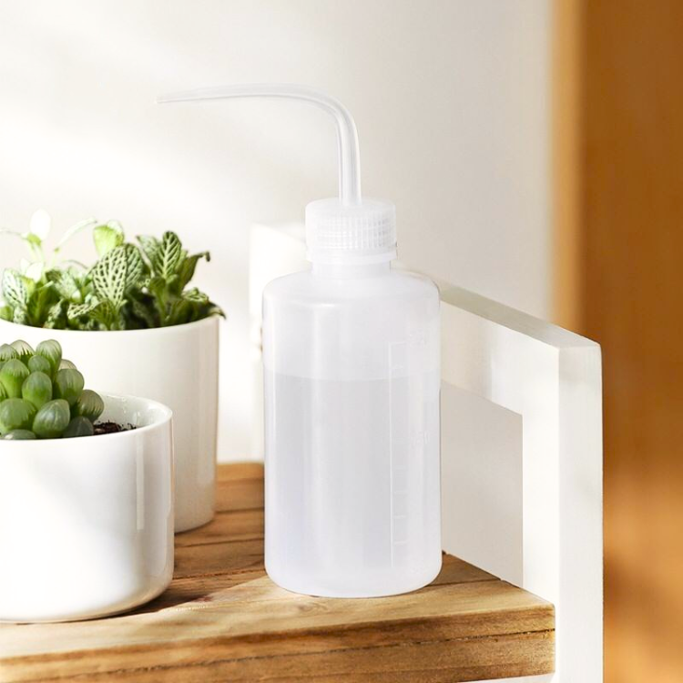 PET Squeeze Watering Bottle